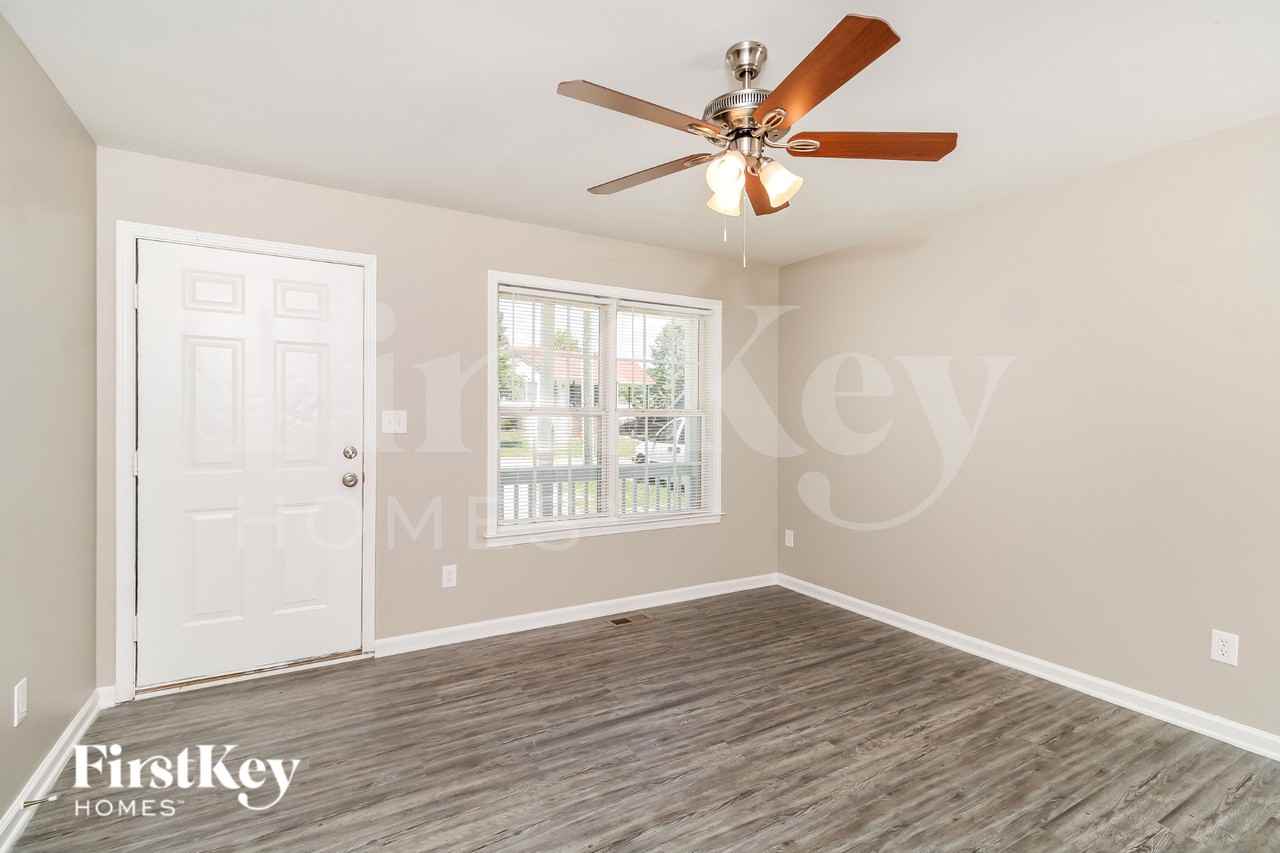713 Garrett St - Photo 2 of 18