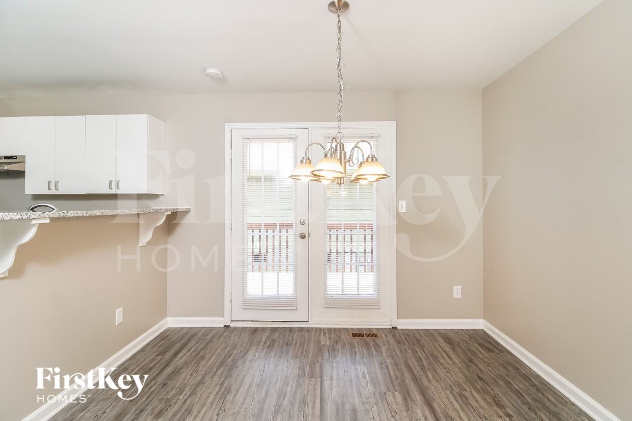 713 Garrett St - Photo 3 of 18