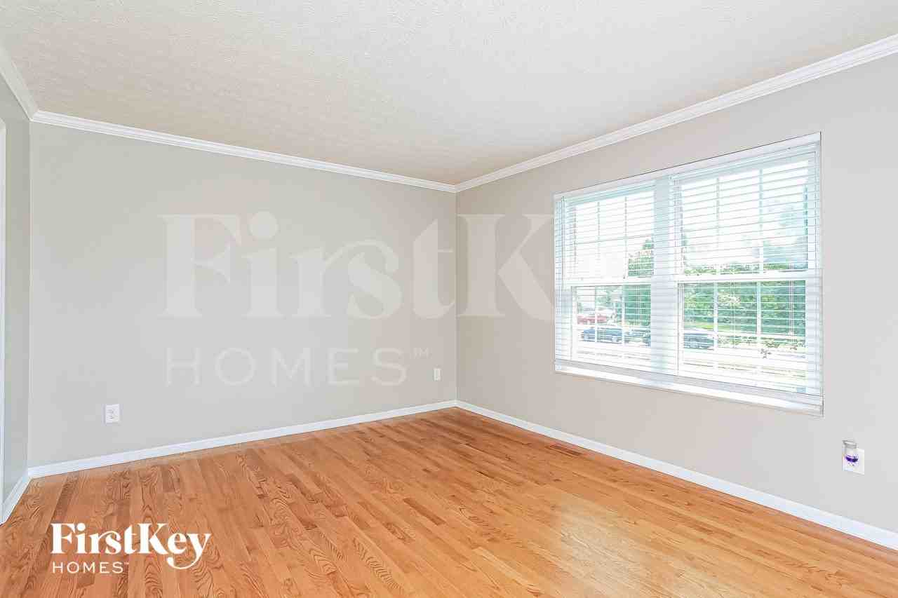 4792 Sarah Dr - Photo 3 of 15