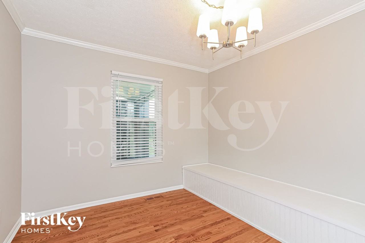 4792 Sarah Dr - Photo 4 of 15