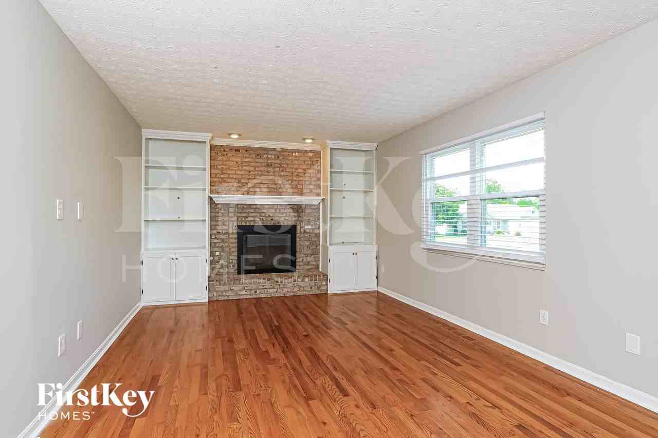4792 Sarah Dr - Photo 6 of 15