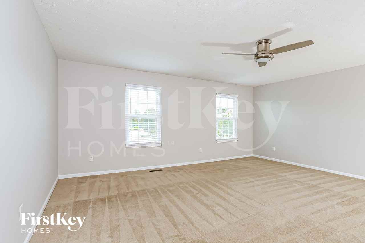 4792 Sarah Dr - Photo 7 of 15