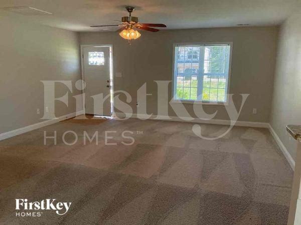 284 Southcircle Dr Nw - Photo 2 of 13