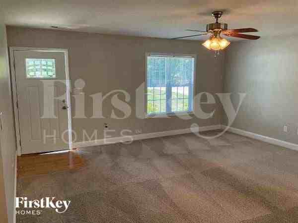 284 Southcircle Dr Nw - Photo 4 of 13