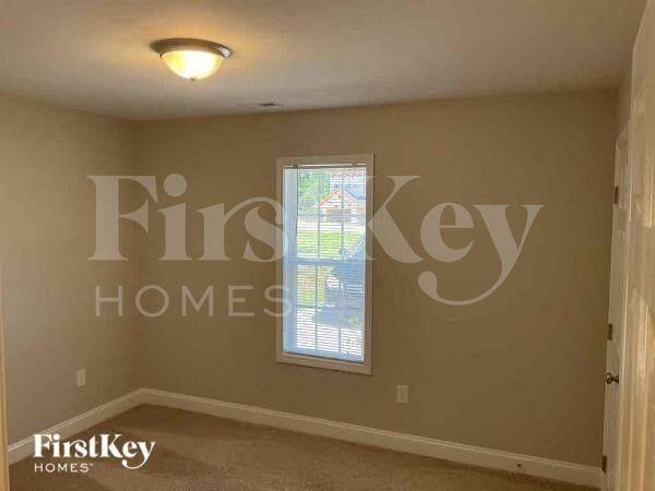 284 Southcircle Dr Nw - Photo 5 of 13