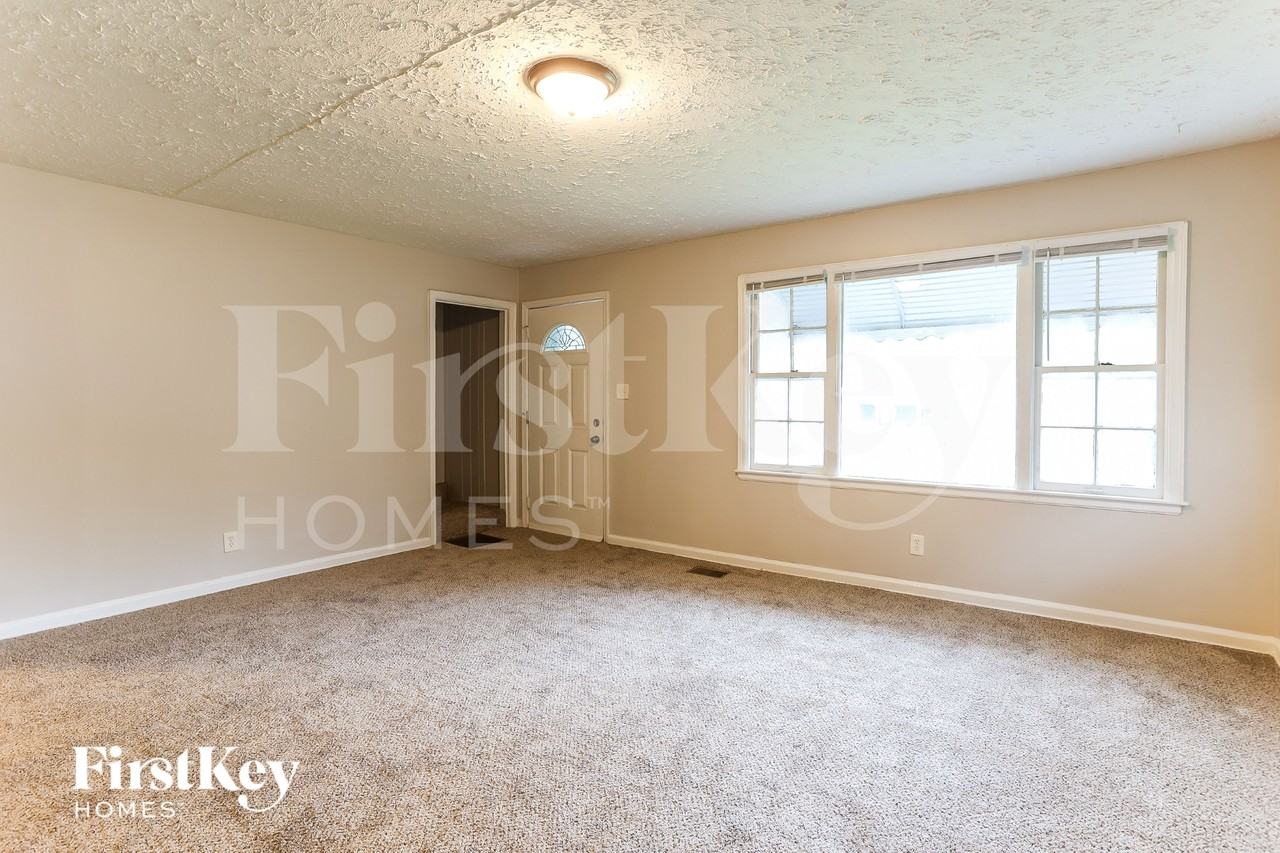 2276 Dauphine St - Photo 3 of 15