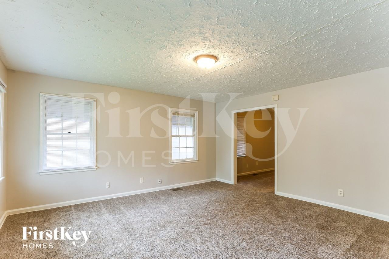 2276 Dauphine St - Photo 4 of 15
