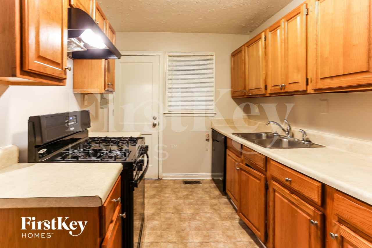 2276 Dauphine St - Photo 5 of 15