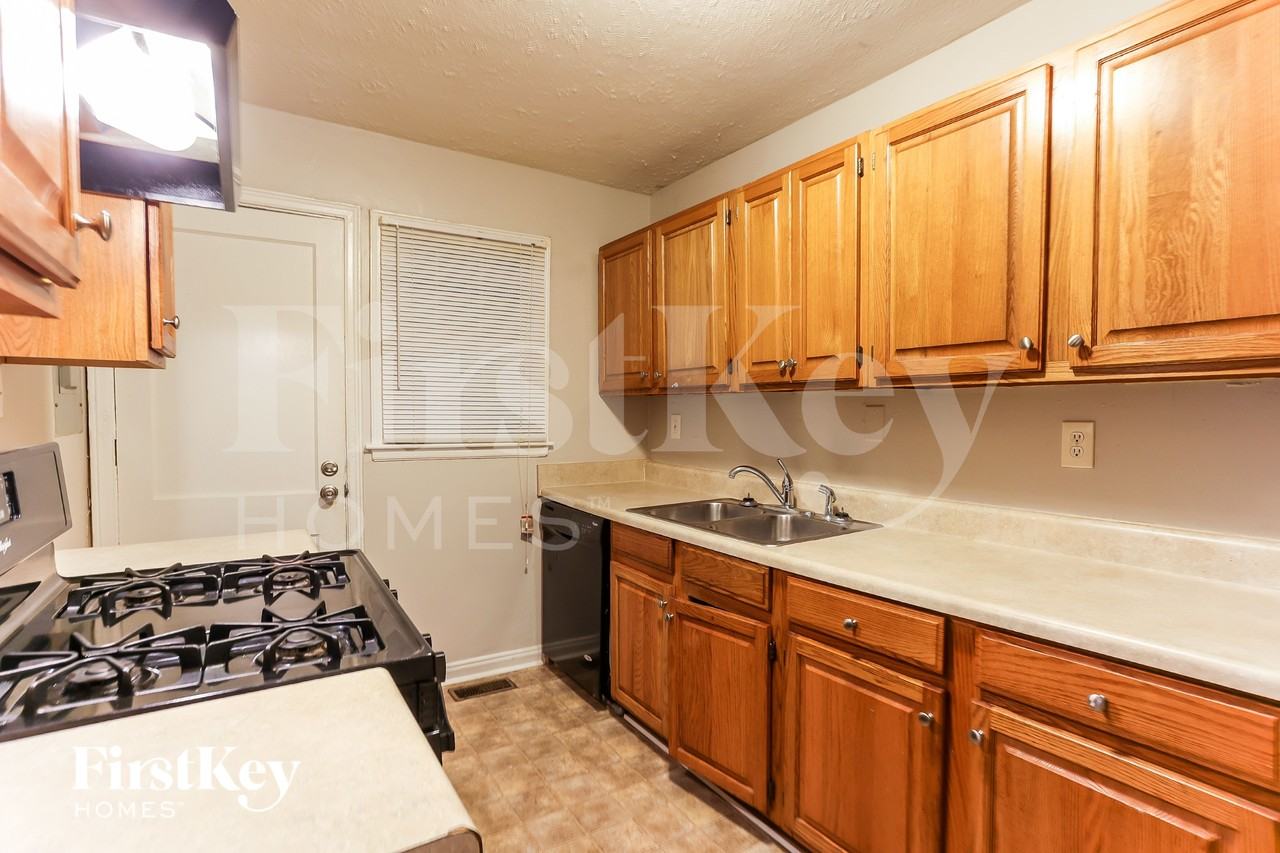2276 Dauphine St - Photo 6 of 15