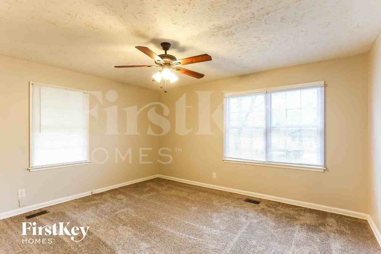 2276 Dauphine St - Photo 7 of 15