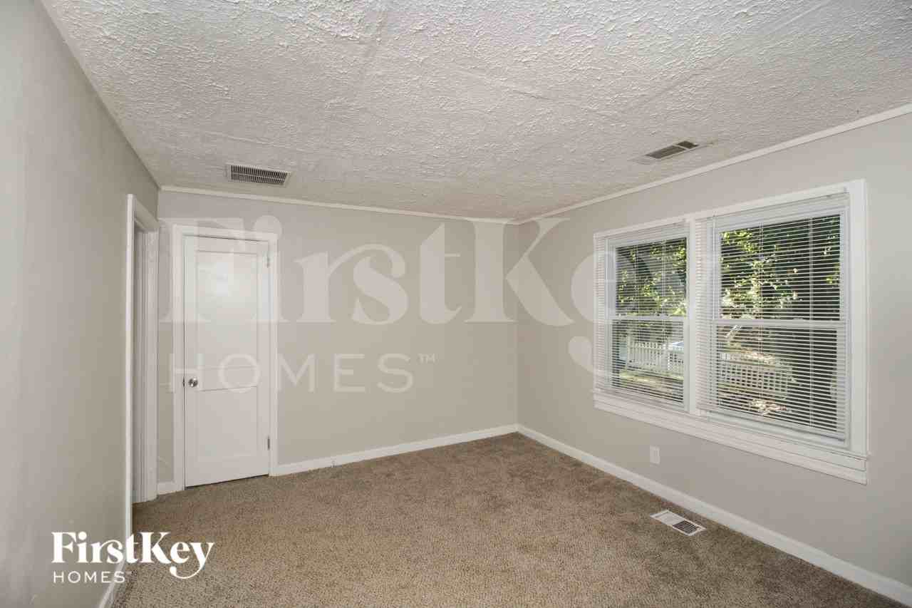 1800 Oakmont Dr Nw - Photo 6 of 18