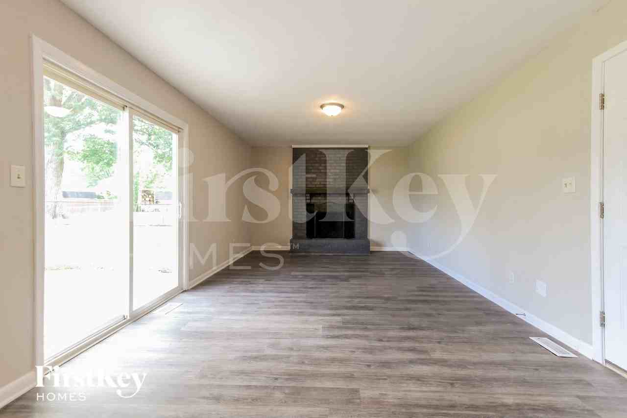 6005 Dollar Hide South Dr - Photo 2 of 15