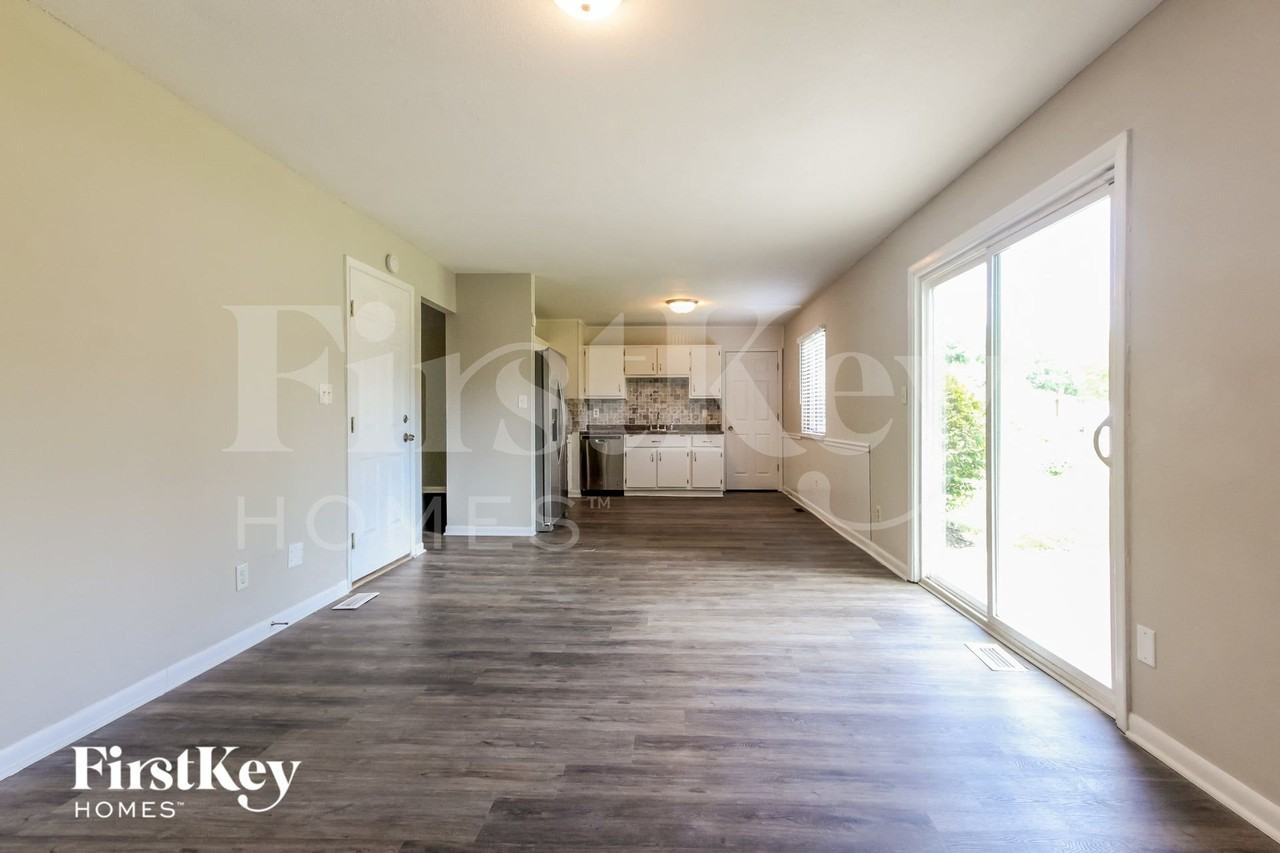 6005 Dollar Hide South Dr - Photo 3 of 15