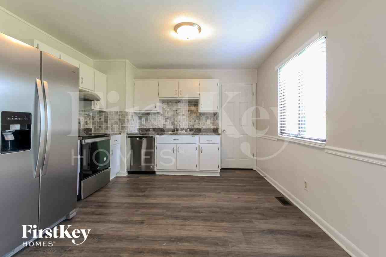 6005 Dollar Hide South Dr - Photo 4 of 15