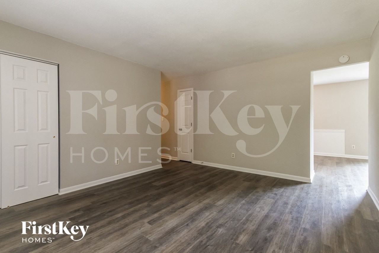 6005 Dollar Hide South Dr - Photo 5 of 15