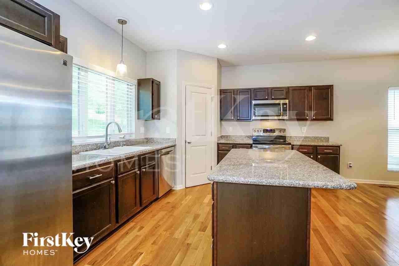 314 Market St - Photo 7 of 18