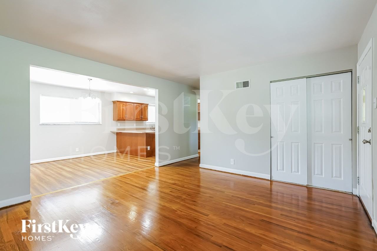 4116 Brevity Dr - Photo 4 of 18