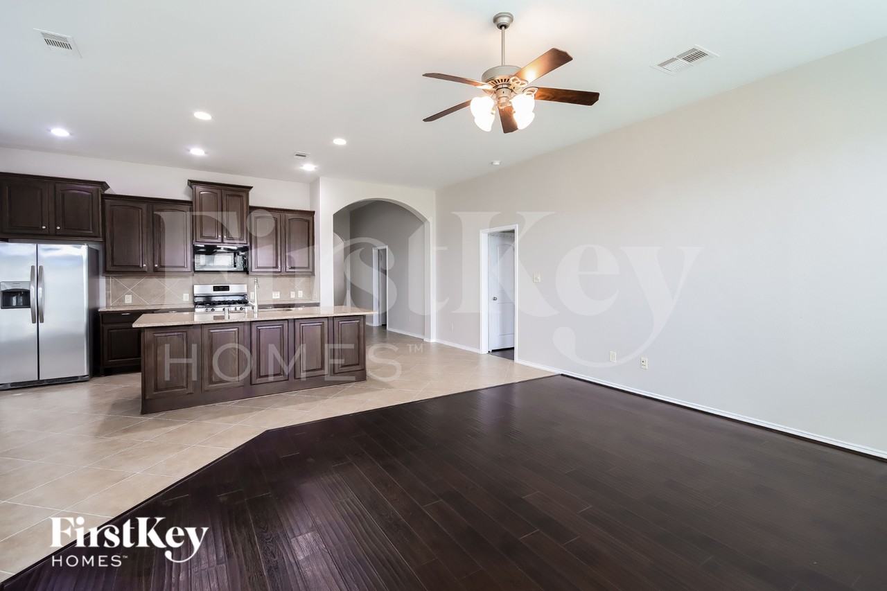 26122 Serenity Oaks Dr - Photo 2 of 19