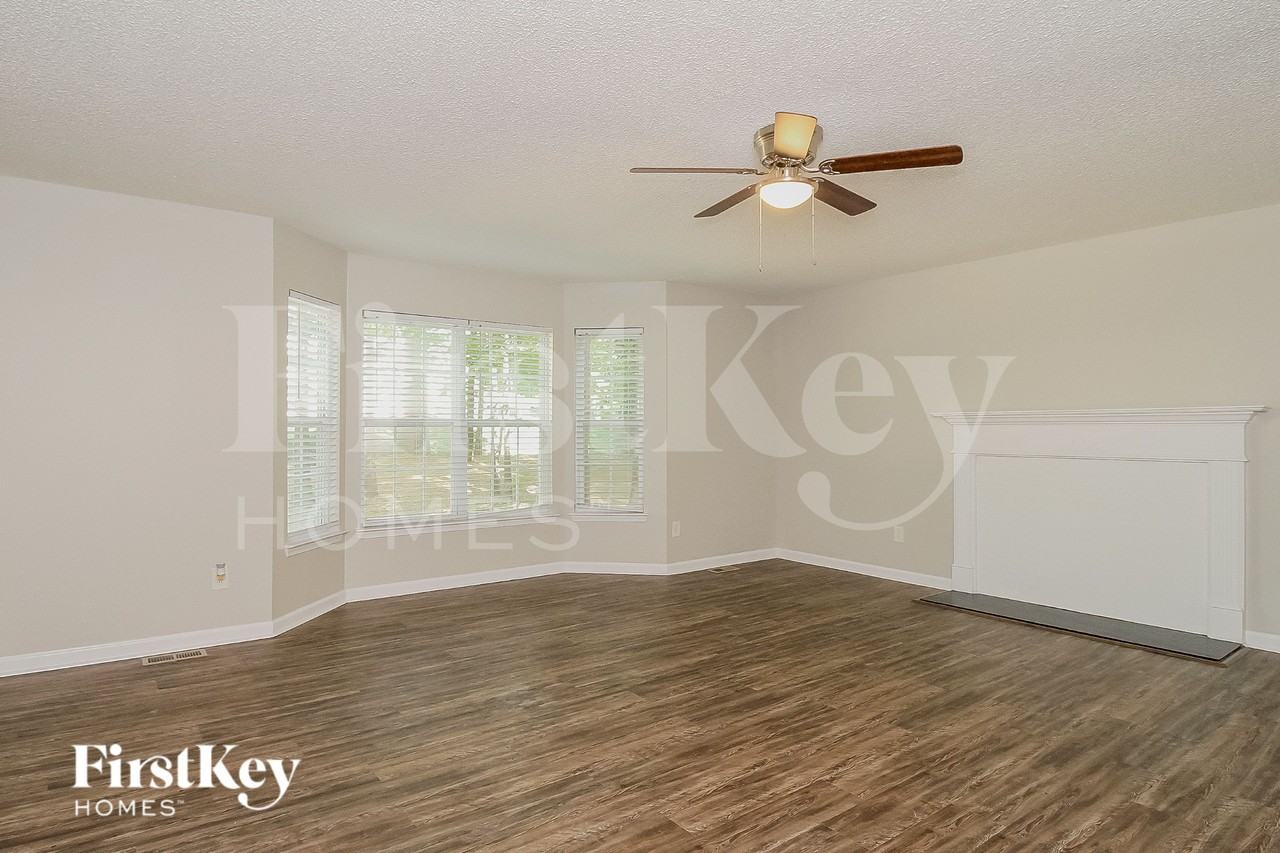 944 Highland Glen Rd - Photo 3 of 18