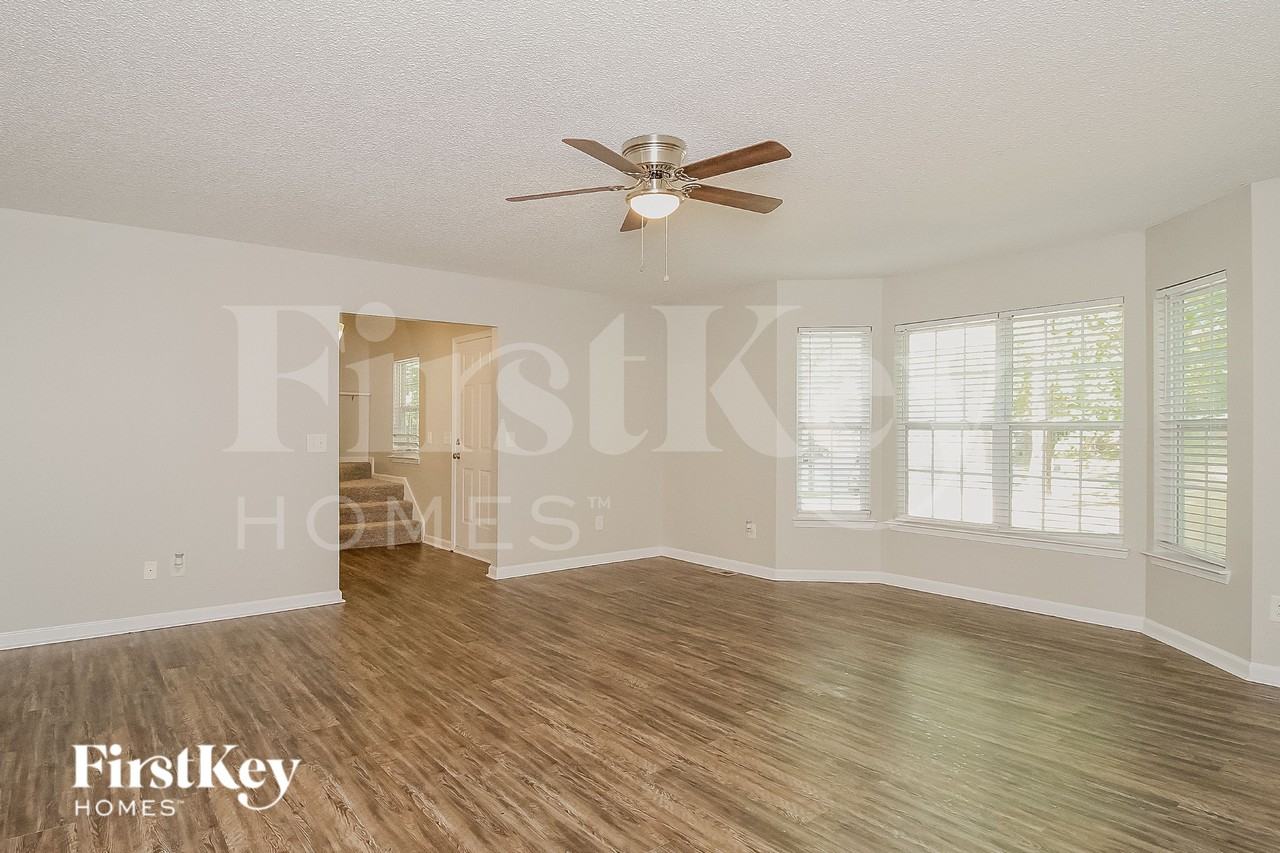 944 Highland Glen Rd - Photo 5 of 18