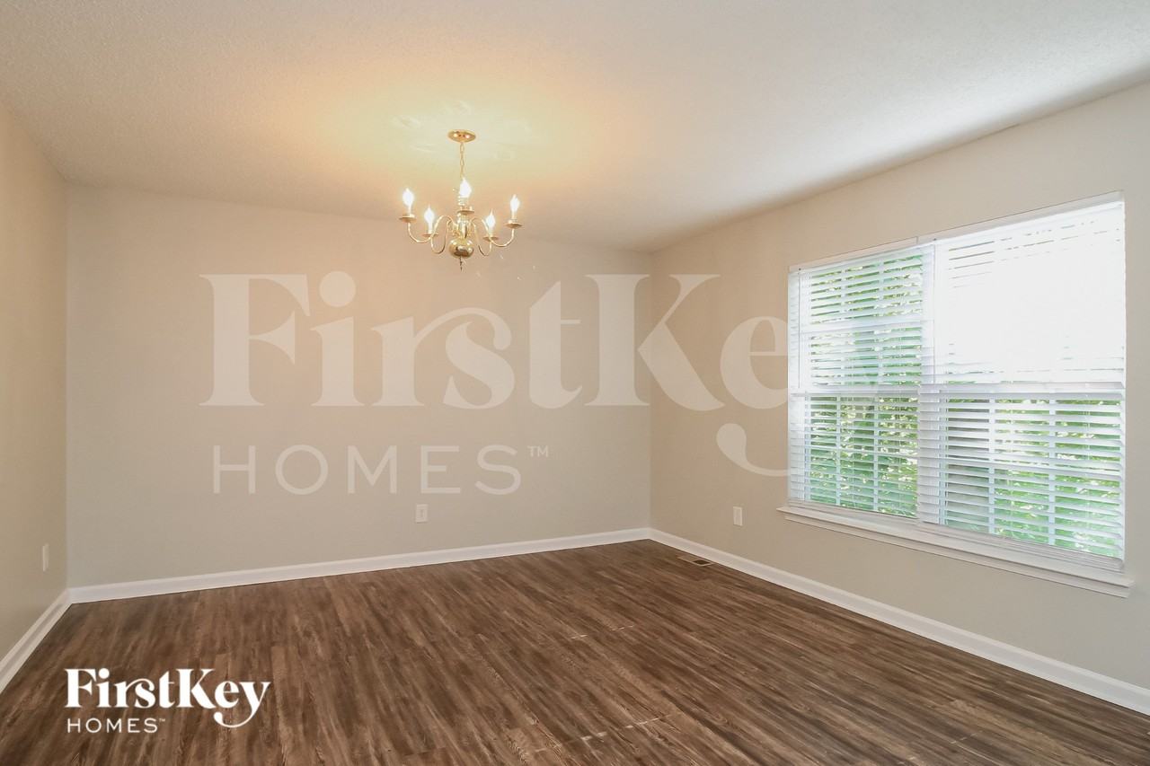 944 Highland Glen Rd - Photo 6 of 18