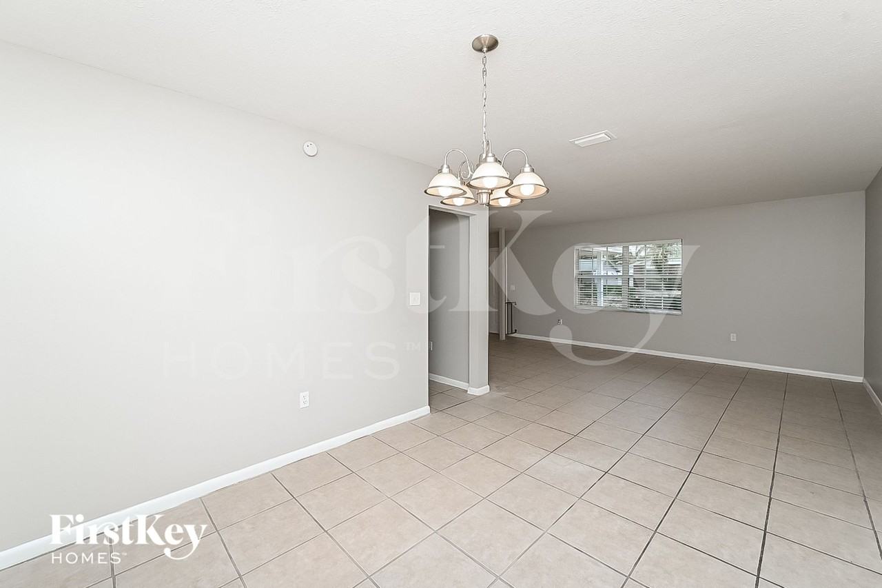 718 Kingswood Loop - Photo 4 of 15