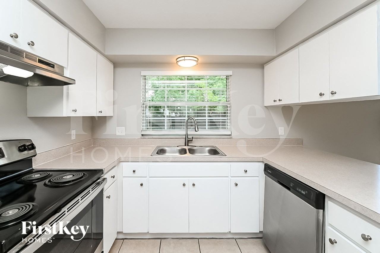 718 Kingswood Loop - Photo 6 of 15