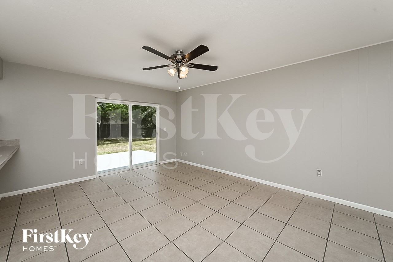 718 Kingswood Loop - Photo 7 of 15
