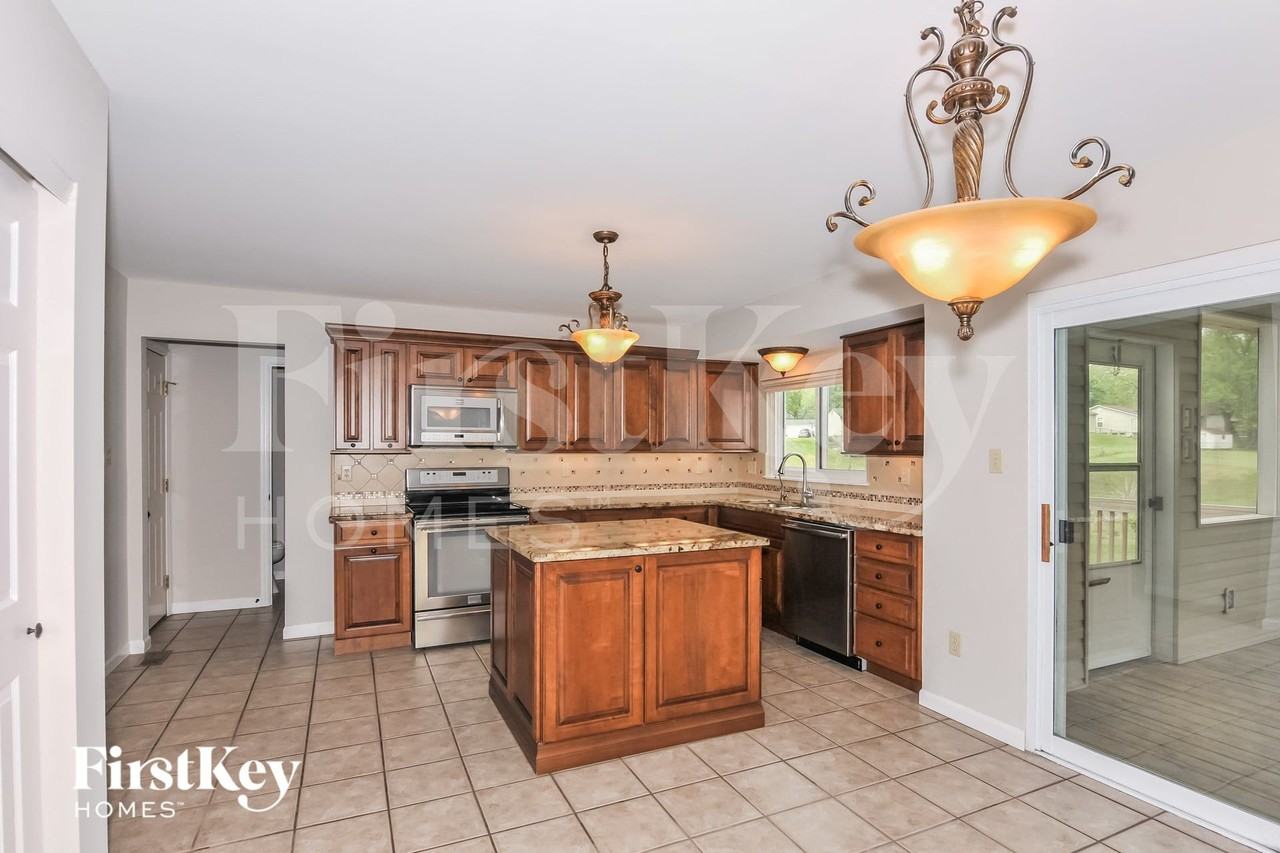338 Forest Grove Ct - Photo 5 of 15