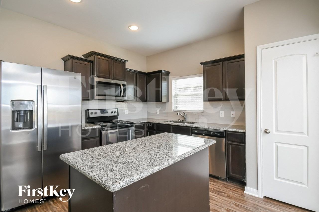 1536 Millennium Dr - Photo 5 of 15