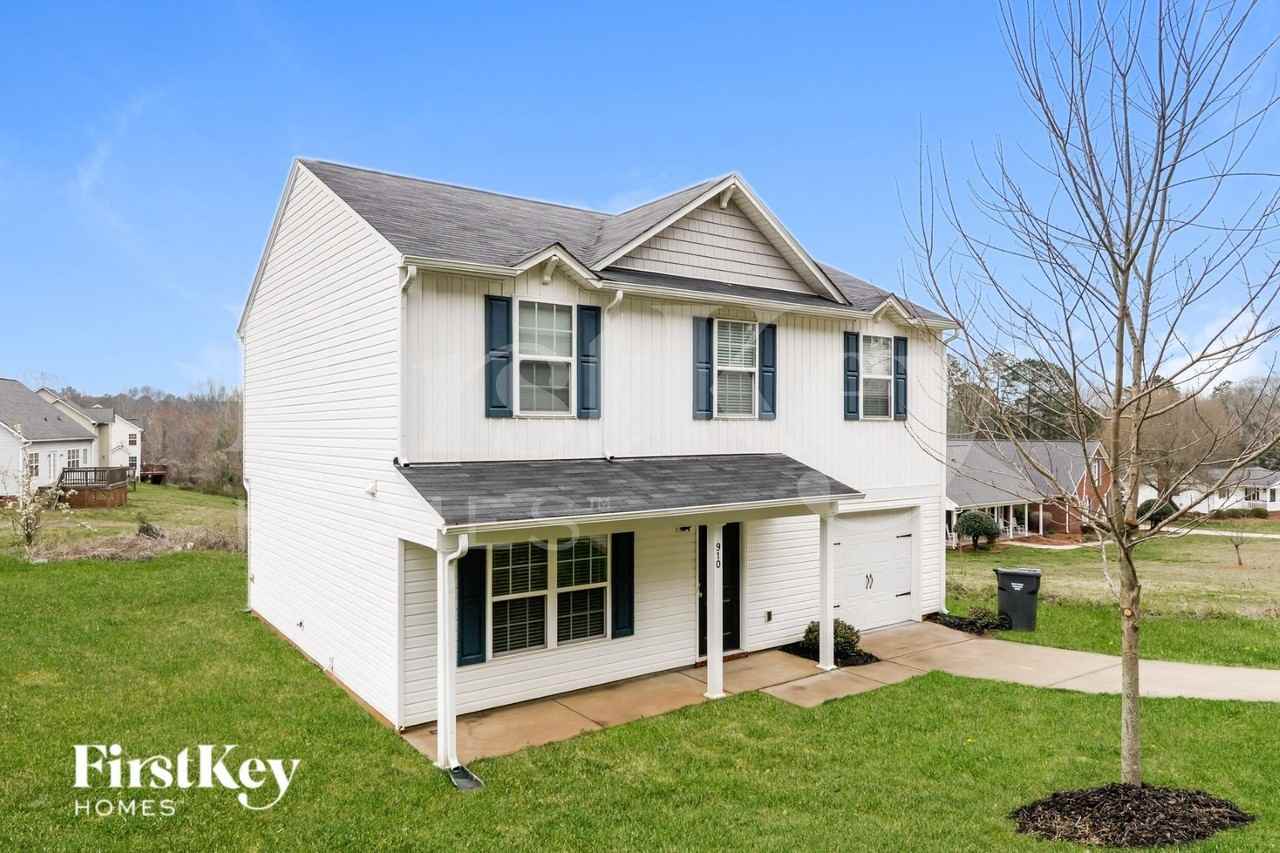 910 Park Rd - Photo 2 of 15