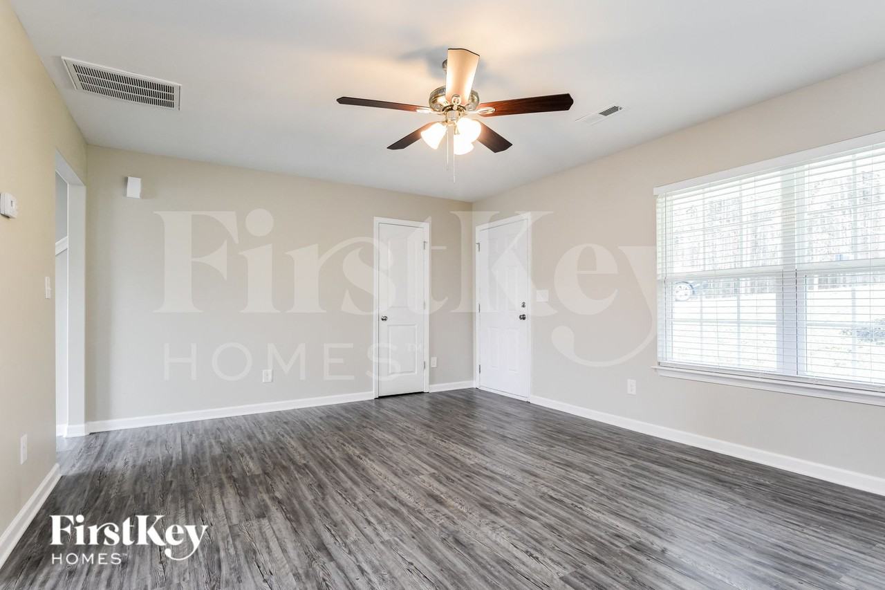 910 Park Rd - Photo 4 of 15