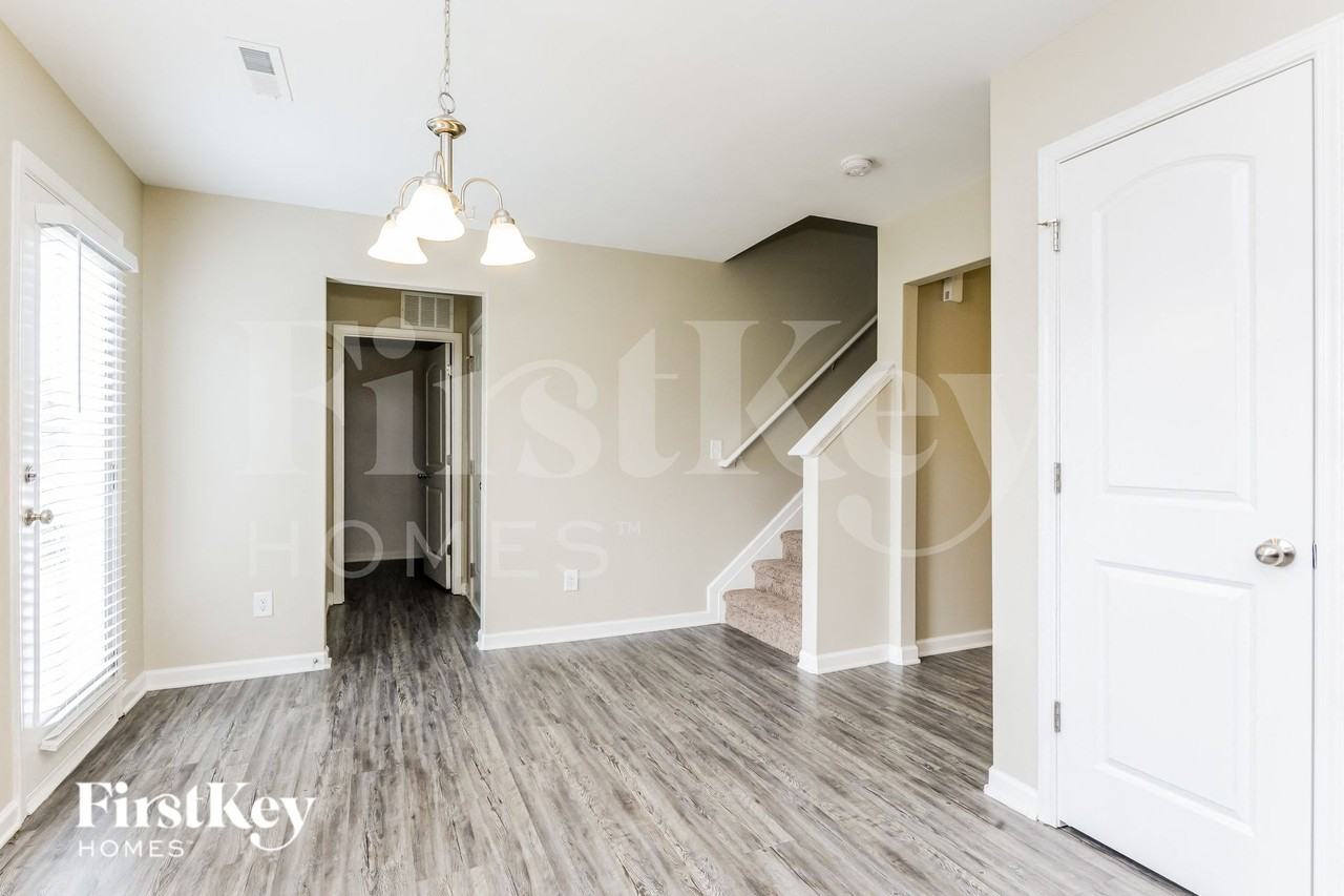 910 Park Rd - Photo 5 of 15
