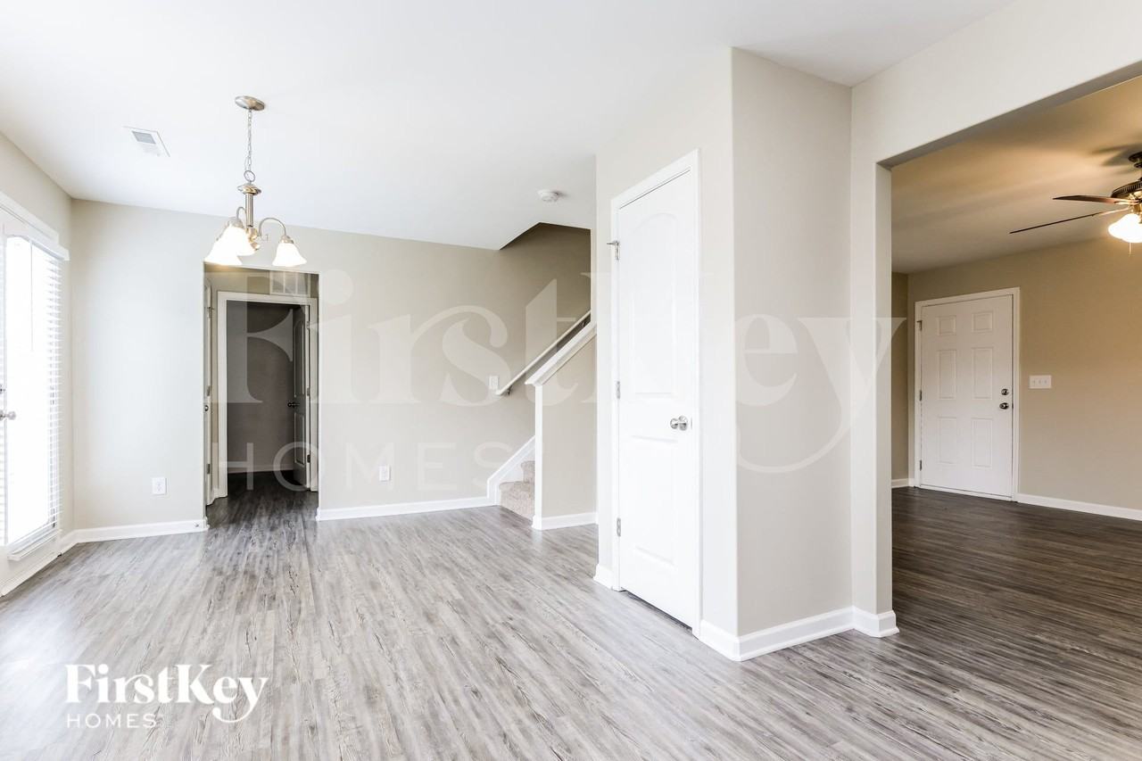 910 Park Rd - Photo 6 of 15