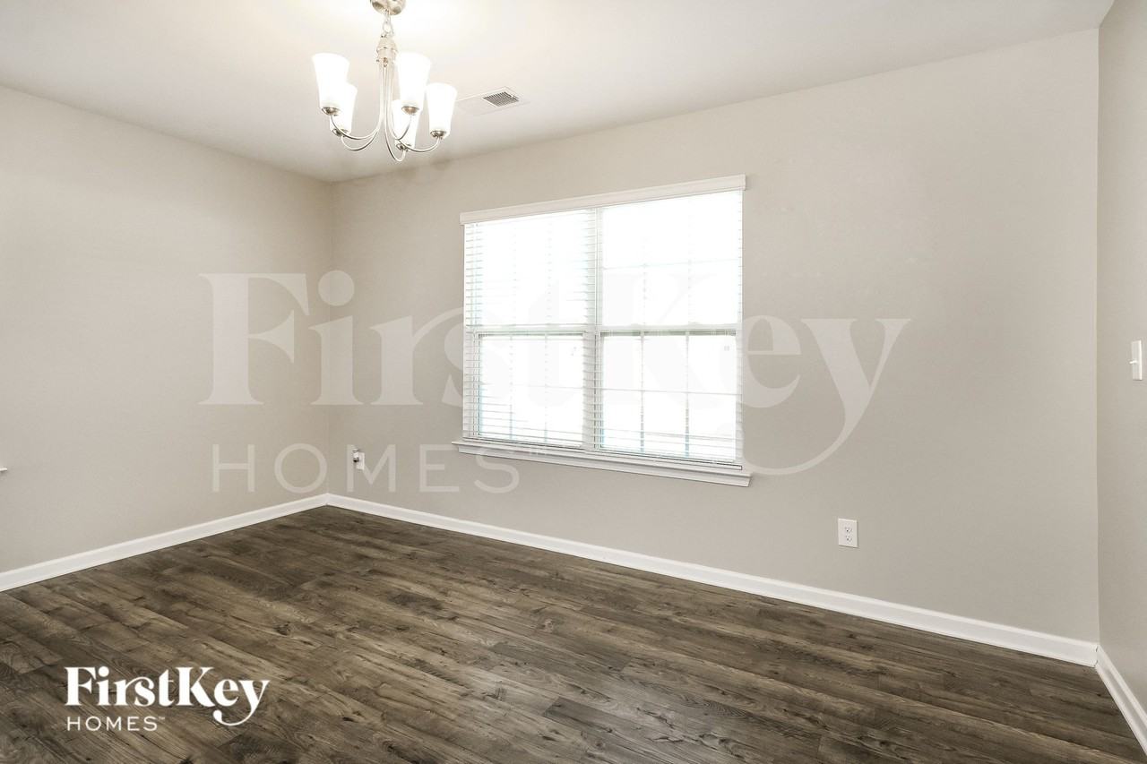 9825 Pollie Little Ln - Photo 5 of 15