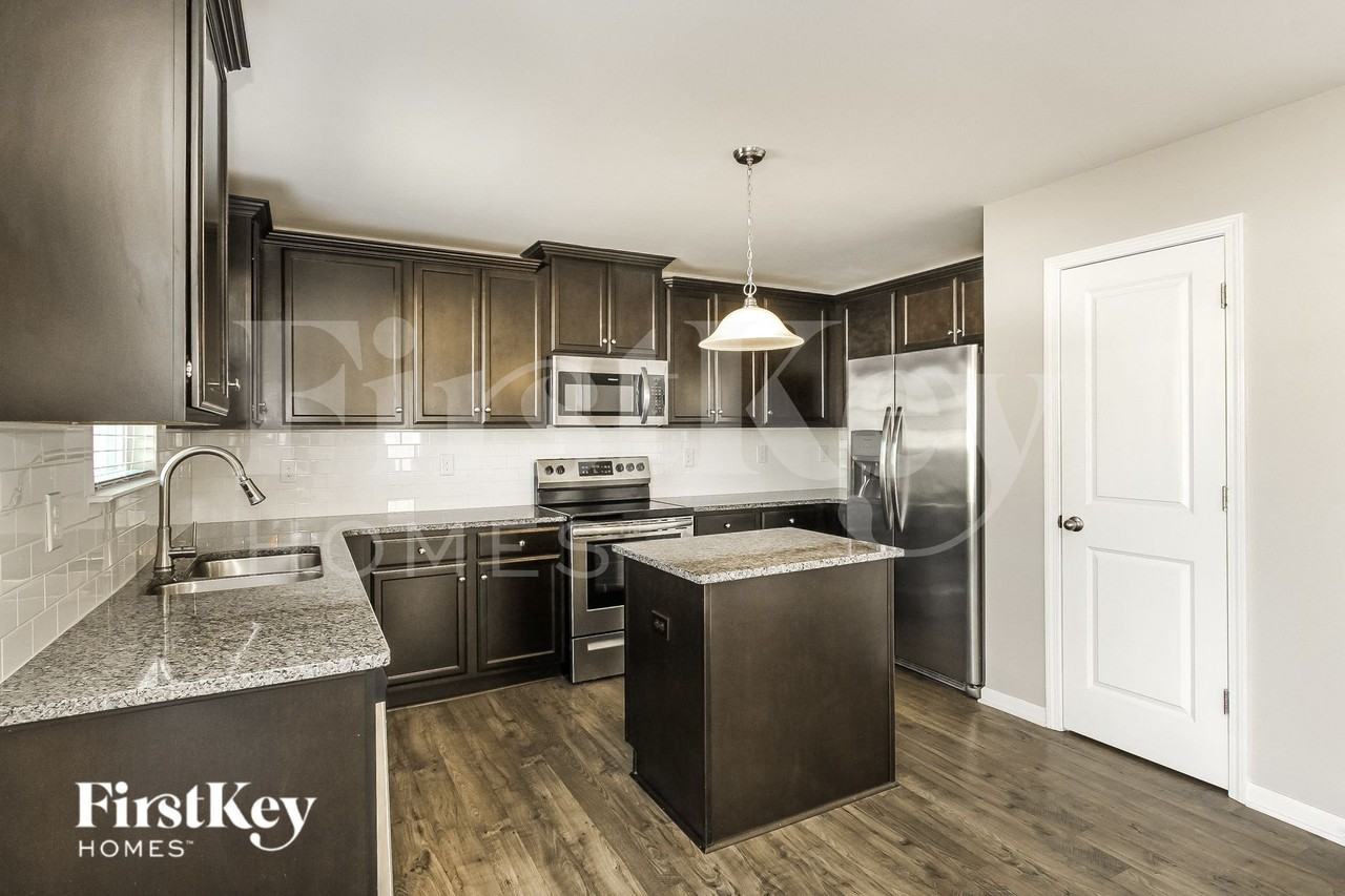 9825 Pollie Little Ln - Photo 7 of 15