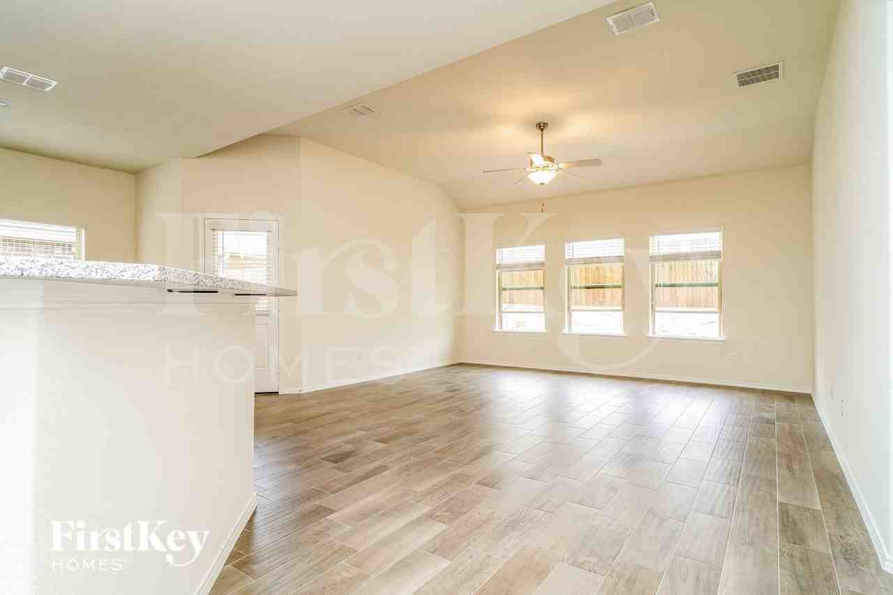 1045 N Churchill Dr - Photo 2 of 19