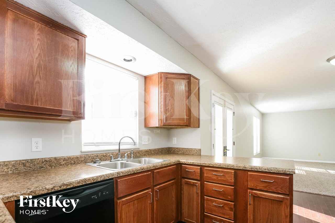 511 Palmyra Dr - Photo 5 of 14
