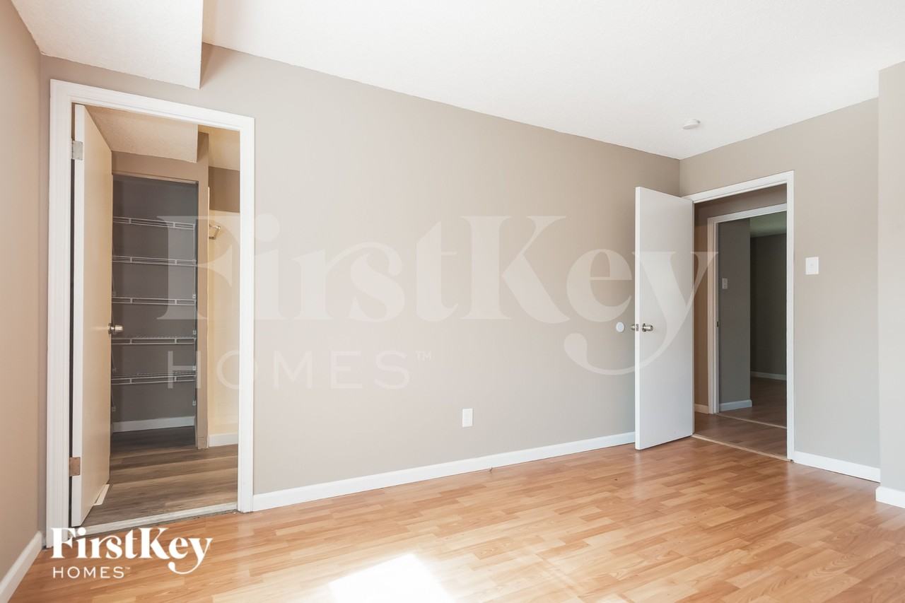 9553 Winkler Dr - Photo 3 of 18