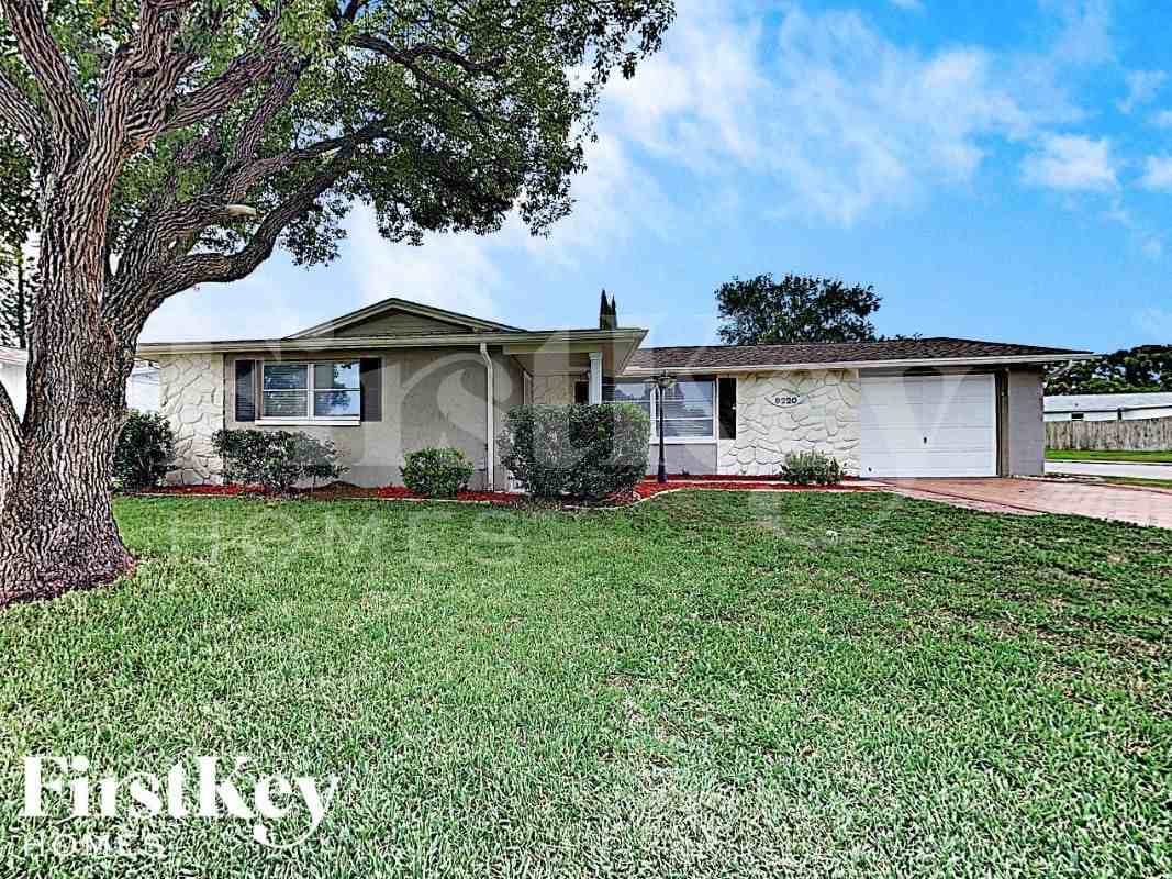 9220 Lido Ln