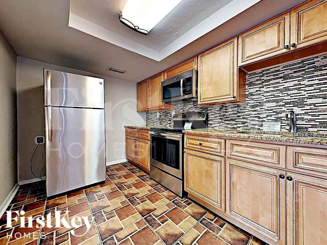 9220 Lido Ln - Photo 3 of 16