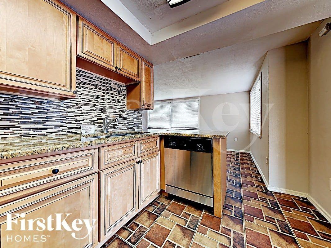 9220 Lido Ln - Photo 4 of 16
