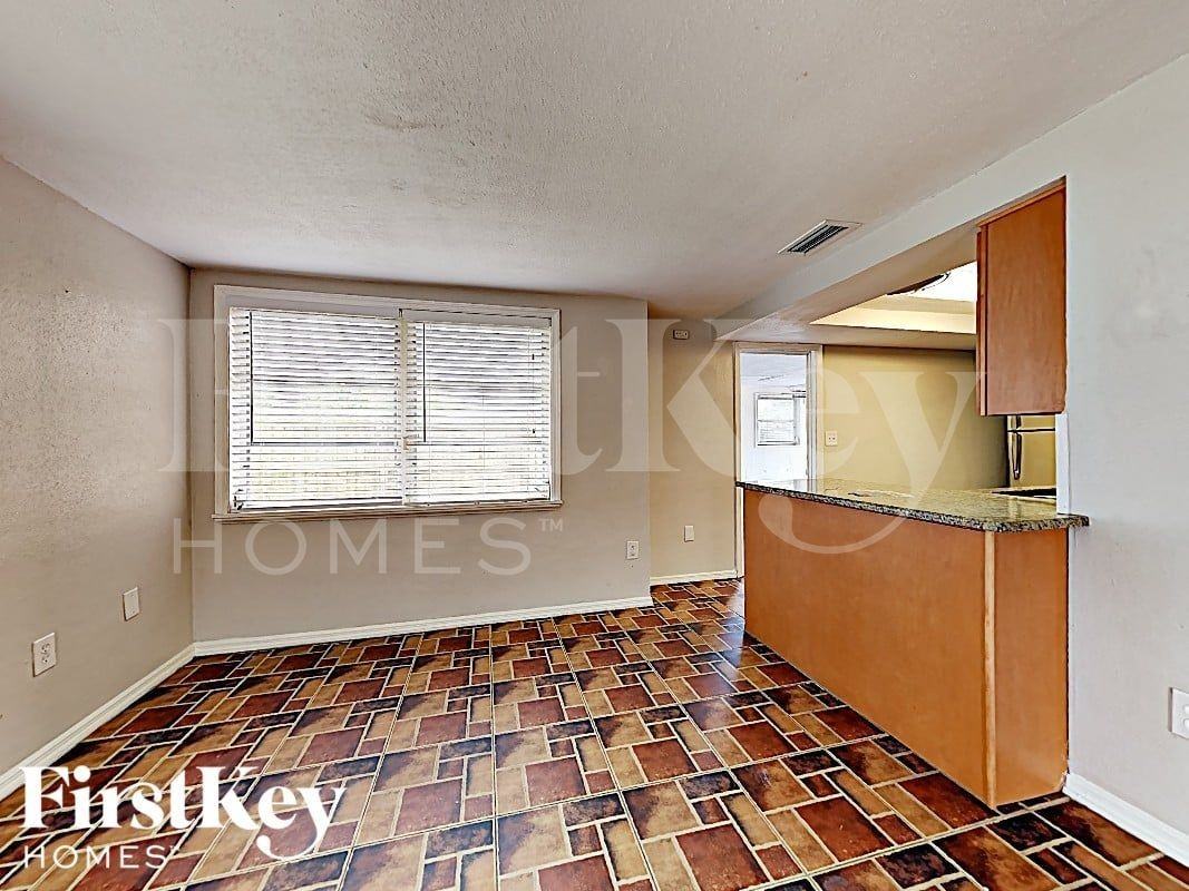 9220 Lido Ln - Photo 5 of 16