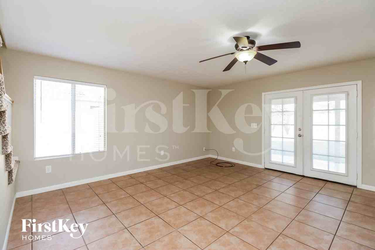 848 E Morelos St - Photo 2 of 15