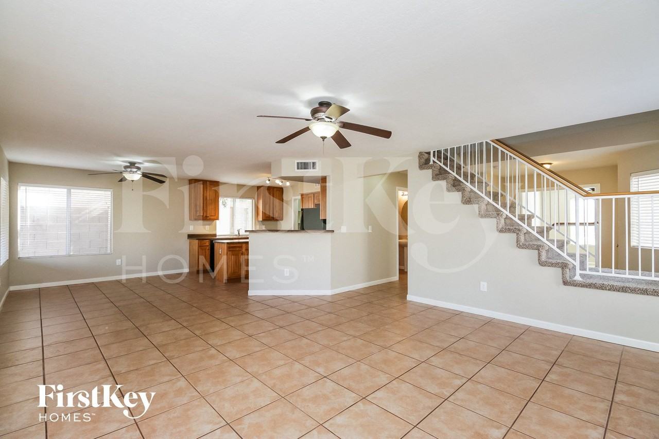 848 E Morelos St - Photo 4 of 15