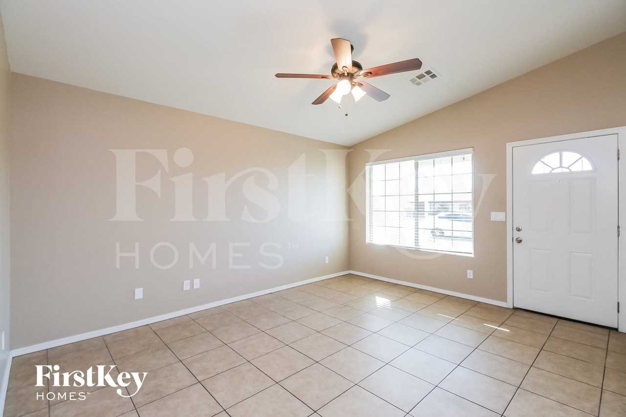 844 E 10th Ave - Photo 2 of 15