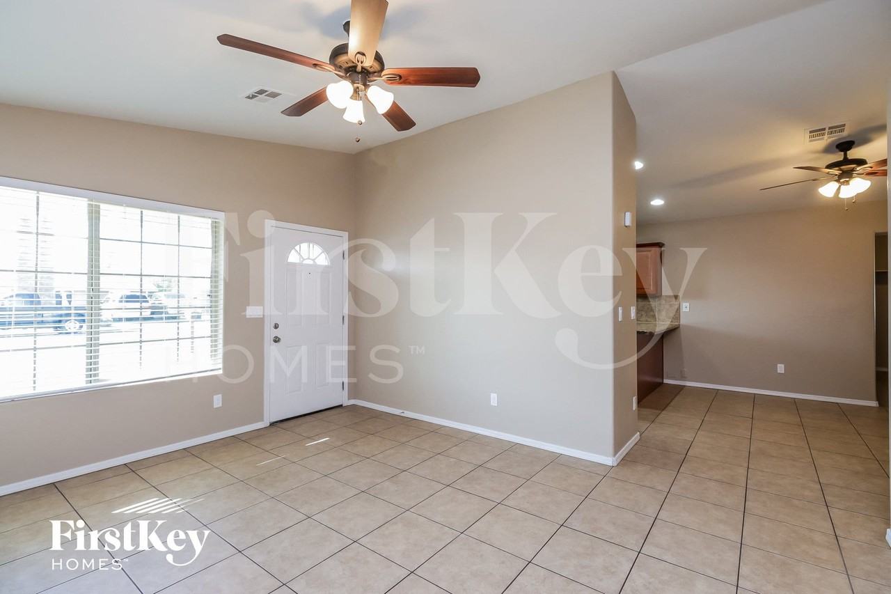 844 E 10th Ave - Photo 3 of 15