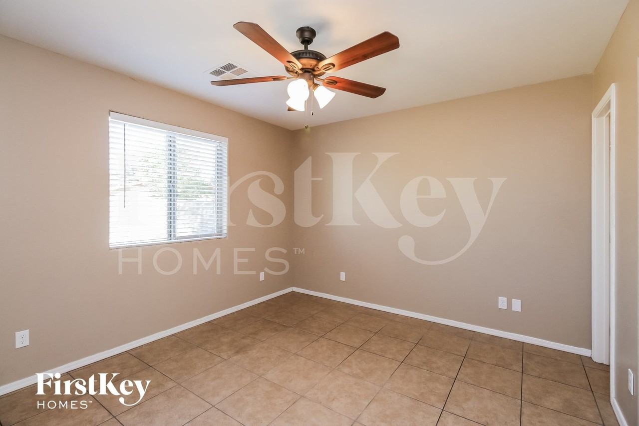 844 E 10th Ave - Photo 7 of 15