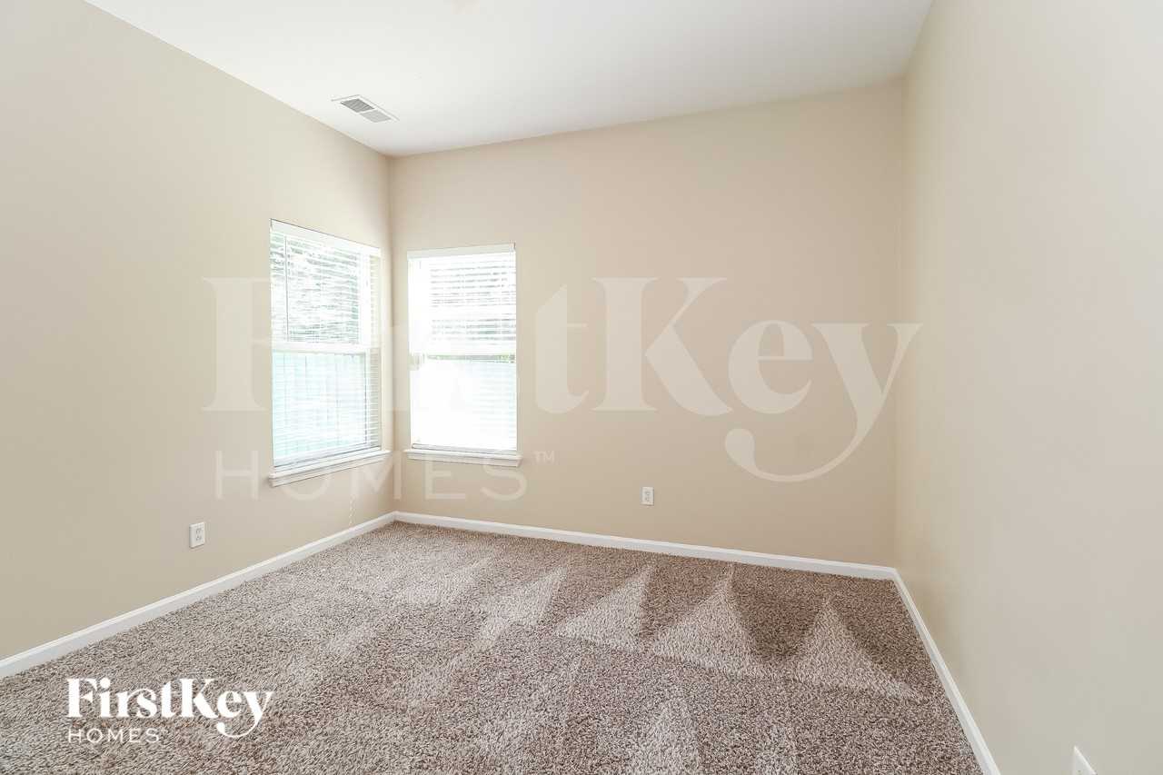 8019 Bushy Creek Dr - Photo 4 of 16
