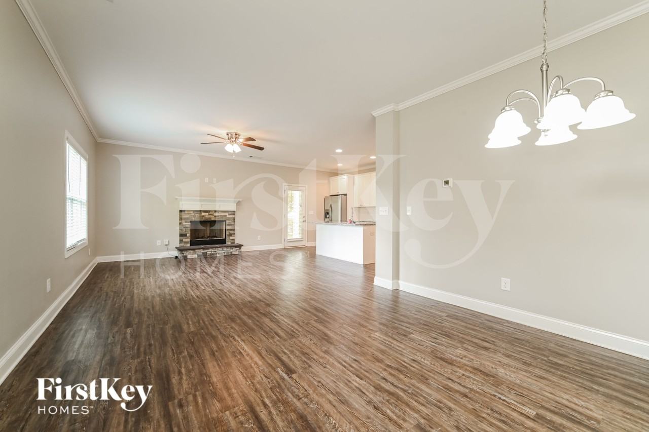 8 E Newnan Rd Unit A - Photo 3 of 16